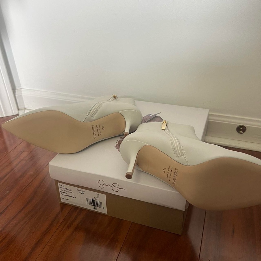 NWOT Jessica Simpson Ivory Leather Pointed-Toe Ankle Boots Careerwear Office - Picture 5 of 5